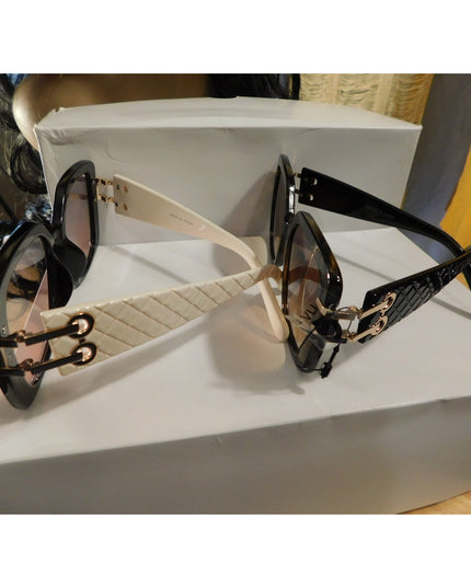 Women's High Fashion UV400 Sunglasses White Textured frame light amber Lens