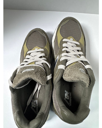 New Balance 2002R Mens Size 8.5 Womens Size 10 Olive Dark Green Sneakers NWOB