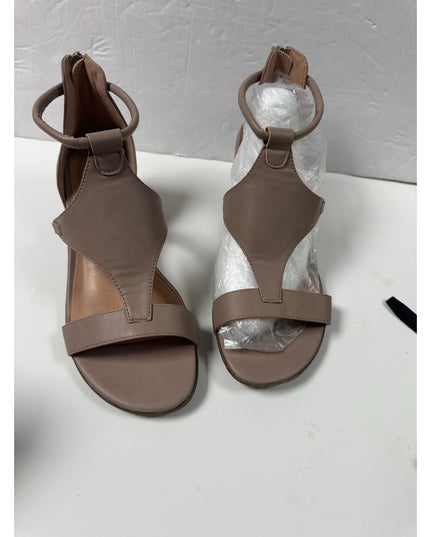 Journey Collection Women's Trayle Wedge Sandal Size 7.5M Taupe New