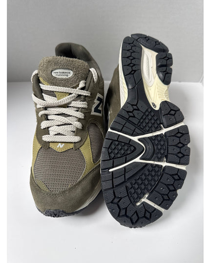 New Balance 2002R Mens Size 8.5 Womens Size 10 Olive Dark Green Sneakers NWOB