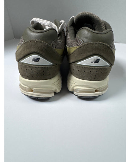 New Balance 2002R Mens Size 8.5 Womens Size 10 Olive Dark Green Sneakers NWOB