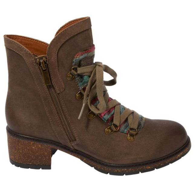 Aetrex Joleen Women Brown Leather Waterproof Boot Size 9 NWOB