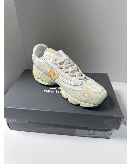New Balance 1000 Low Top Unisex Sneakers Mens Size 5.5 Womens Size 7 Casual