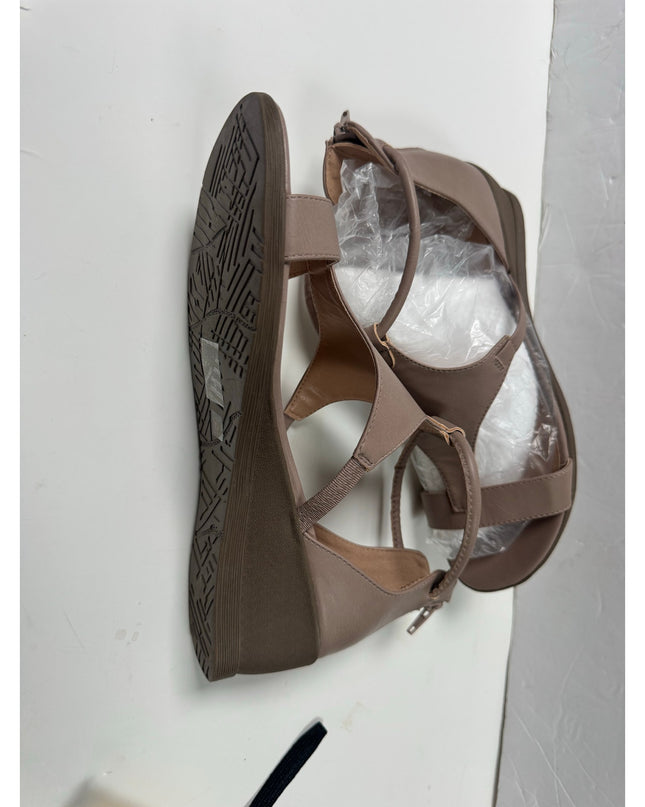 Journey Collection Women's Trayle Wedge Sandal Size 7.5M Taupe New