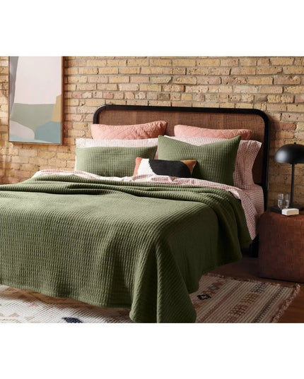 Jersey Quilt - Threshold full/queen, dark olive quilt NEW 88x92 inch