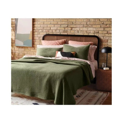Jersey Quilt - Threshold full/queen, dark olive quilt NEW 88x92 inch